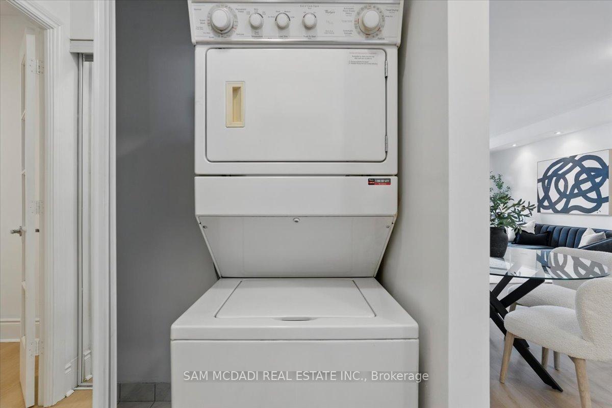 3 Bedrooms Condo at 3888 Duke Of York, Mississauga For sale