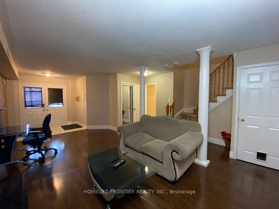 40 Stirrup Court, Brampton, ON L6X 4Y1