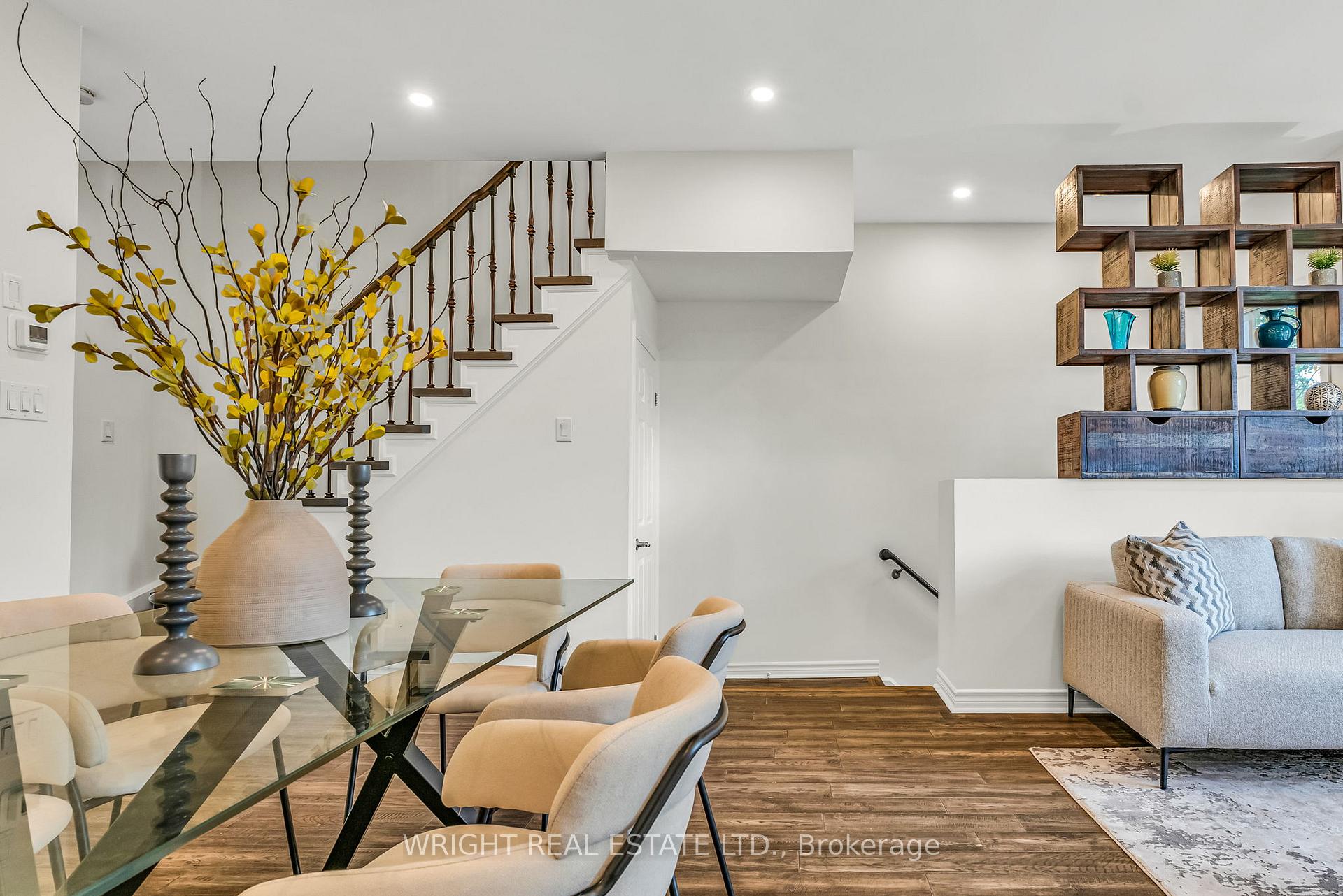 5 Bedrooms Condo at 1347 Rathburn, Mississauga For sale