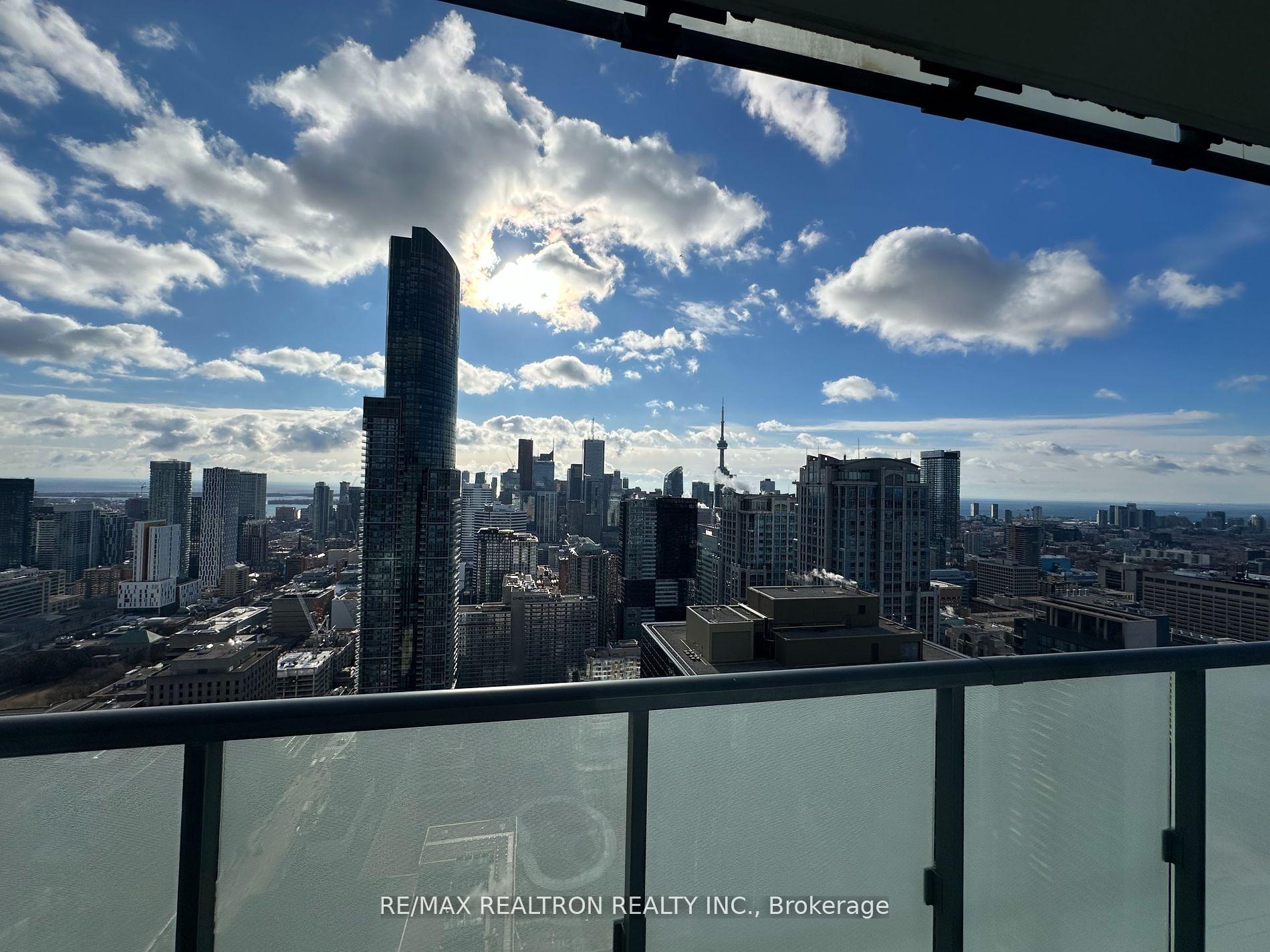 3 Bedrooms Condo at 15 Grenville,  Toronto For sale