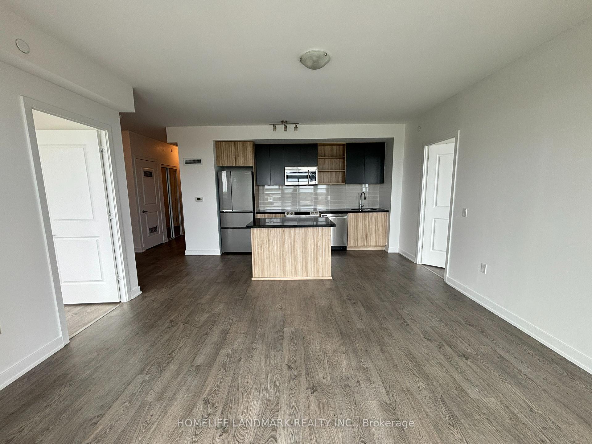 3 Bedrooms Condo at 4677 Glen Erin, Mississauga For sale