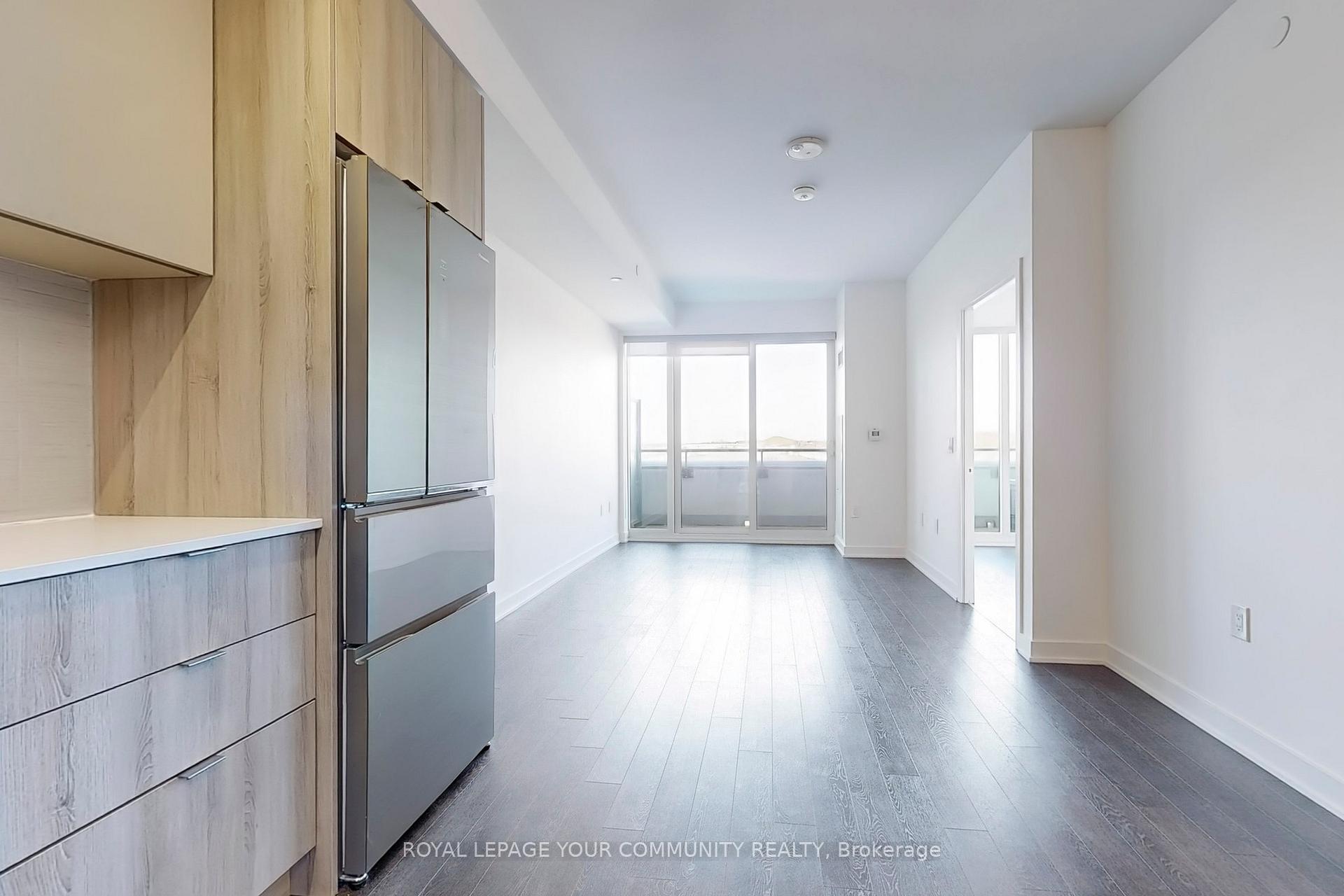 2 Bedrooms Co-op at 100 Eagle Rock, Vaughan For sale