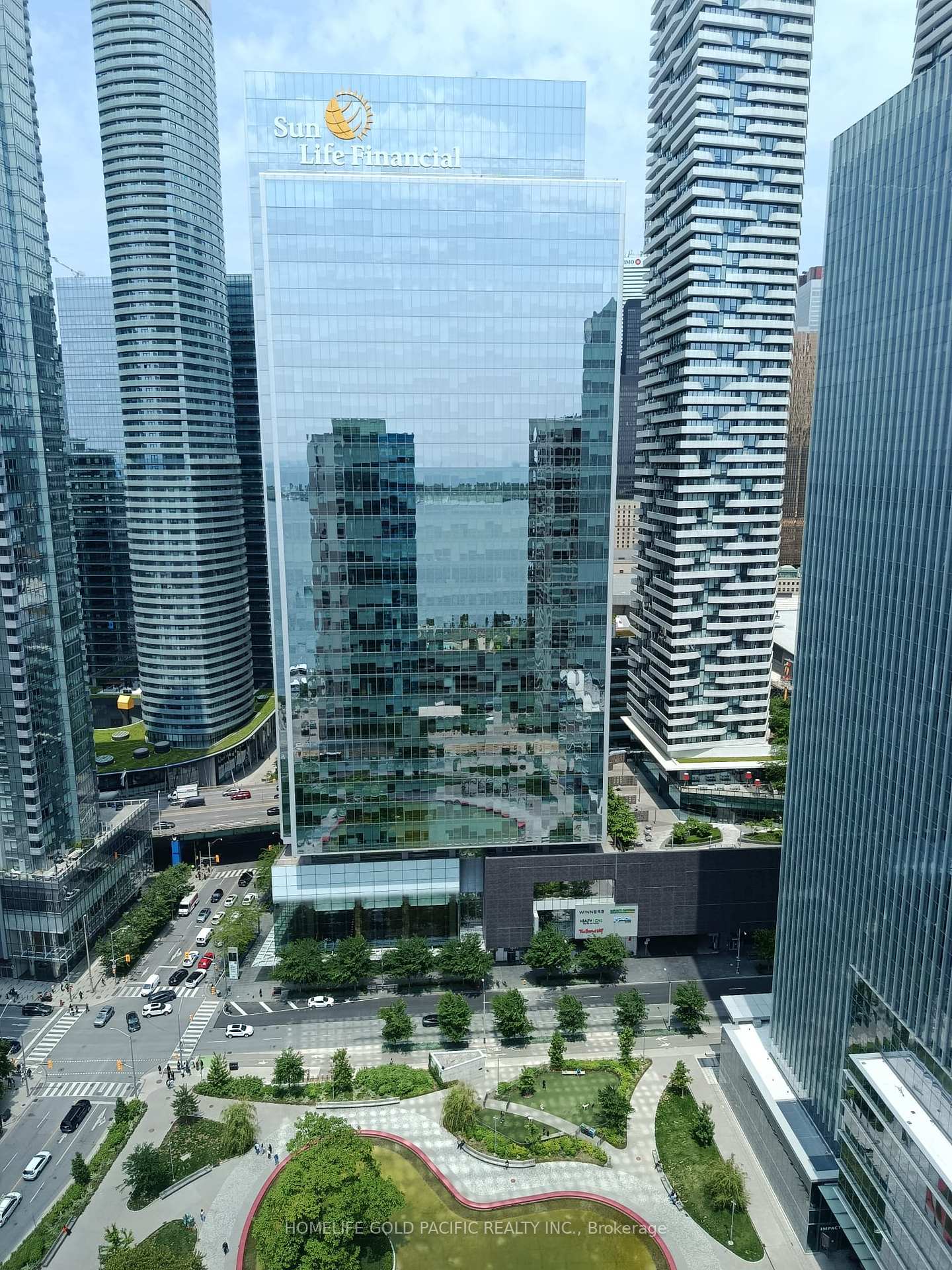 2 Bedrooms Condo at 77 Harbour, Toronto For sale