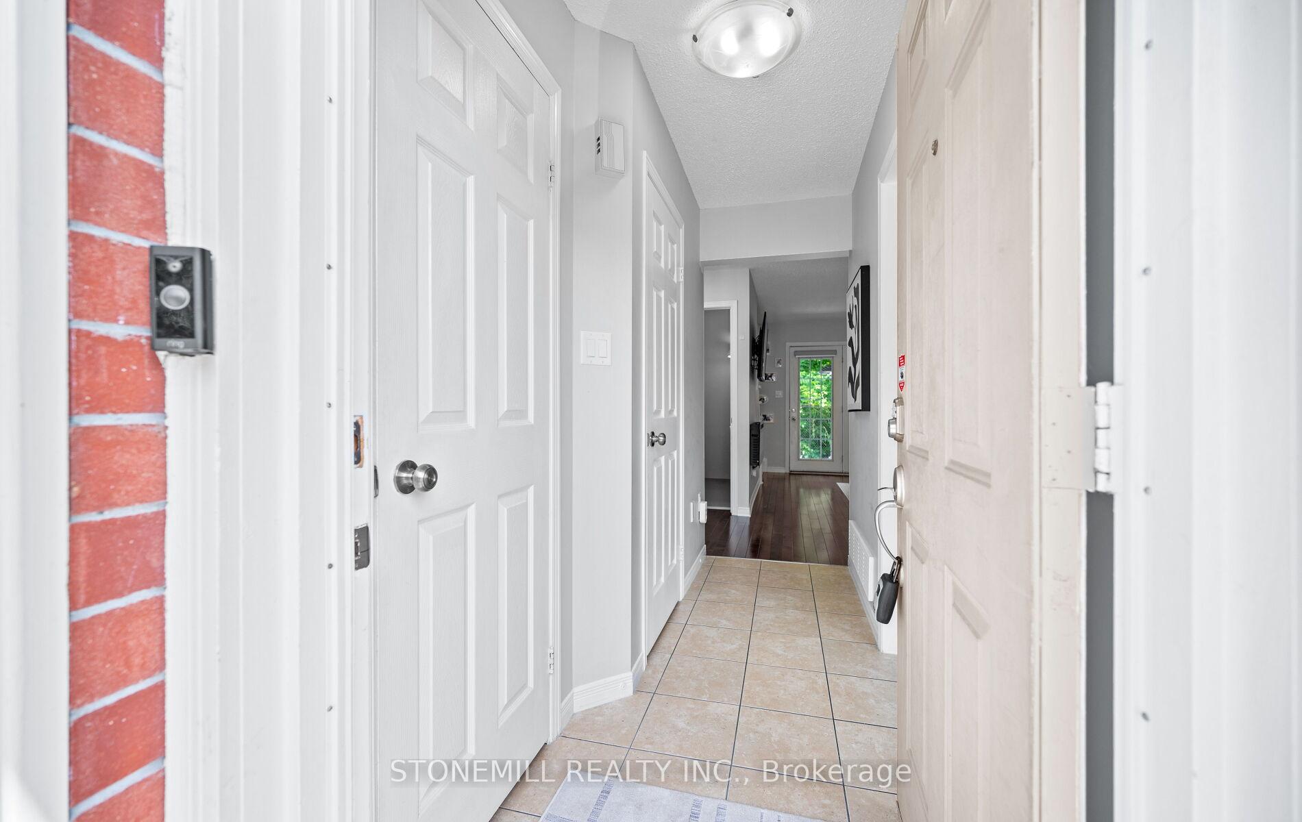 2 Bedrooms Condo at 4200 Kilmer, Burlington For sale