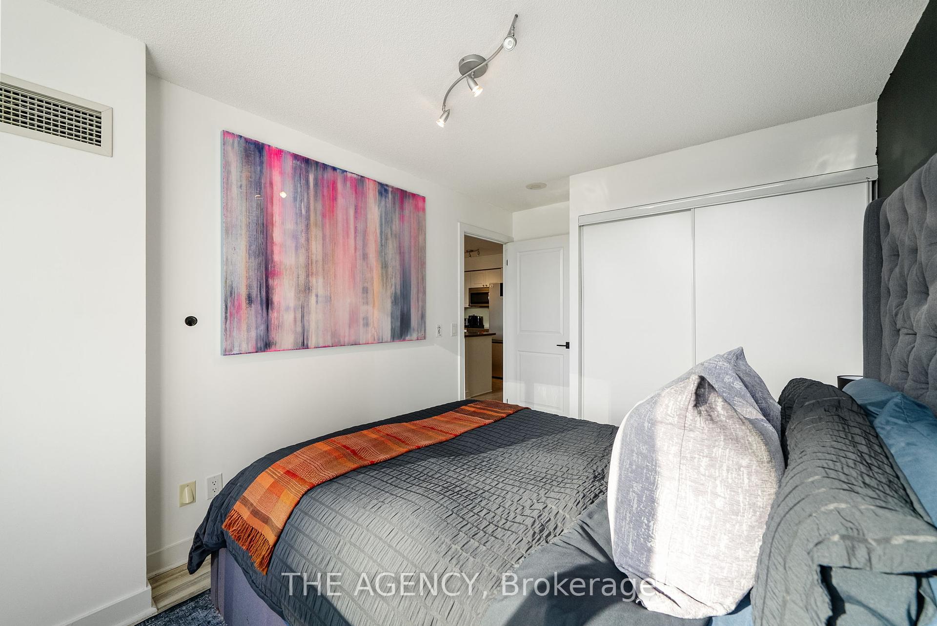 2 Bedrooms Condo at 50 Lynn Williams, Toronto For sale