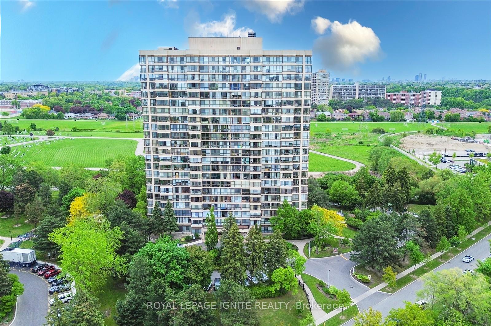 3 Bedrooms Condo at 131 Torresdale, Toronto For sale