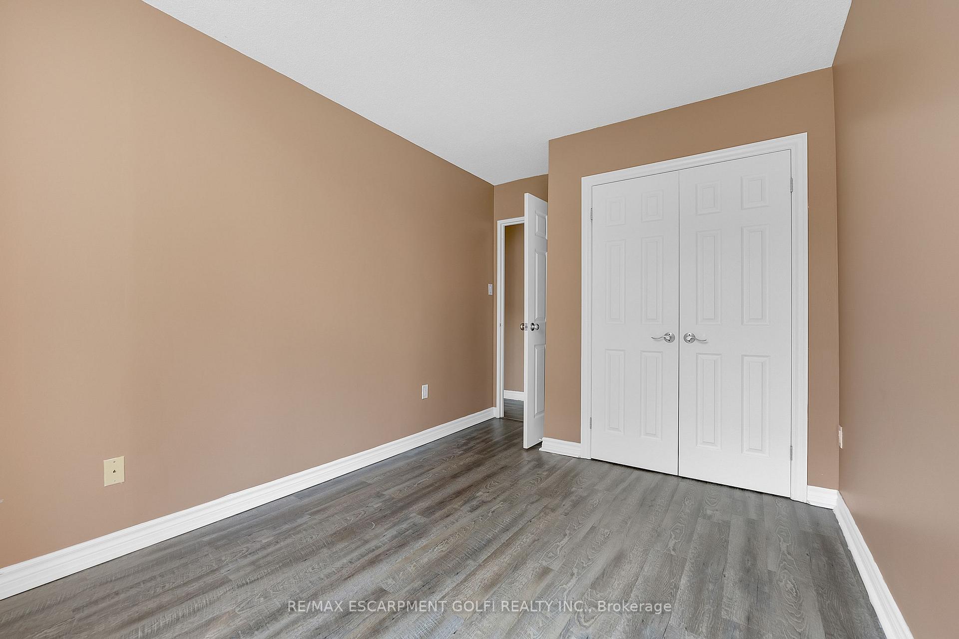 3 Bedrooms Condo at 1966 Main, Hamilton For sale