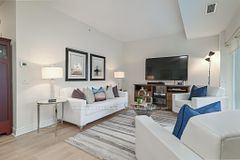 12 Rean Drive 811