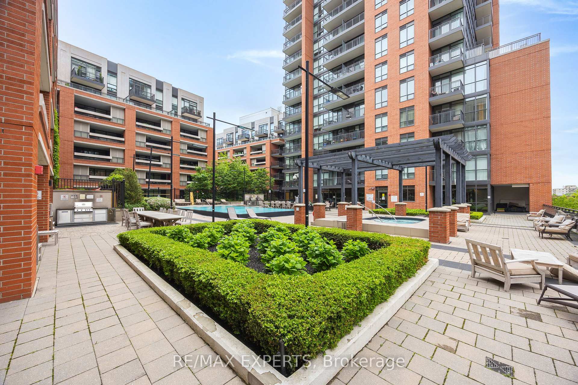 3 Bedrooms Condo at 36 Via Bagnato, Toronto For sale