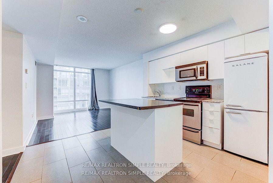 2 Bedrooms Condo at 15 Brunel, Toronto For sale