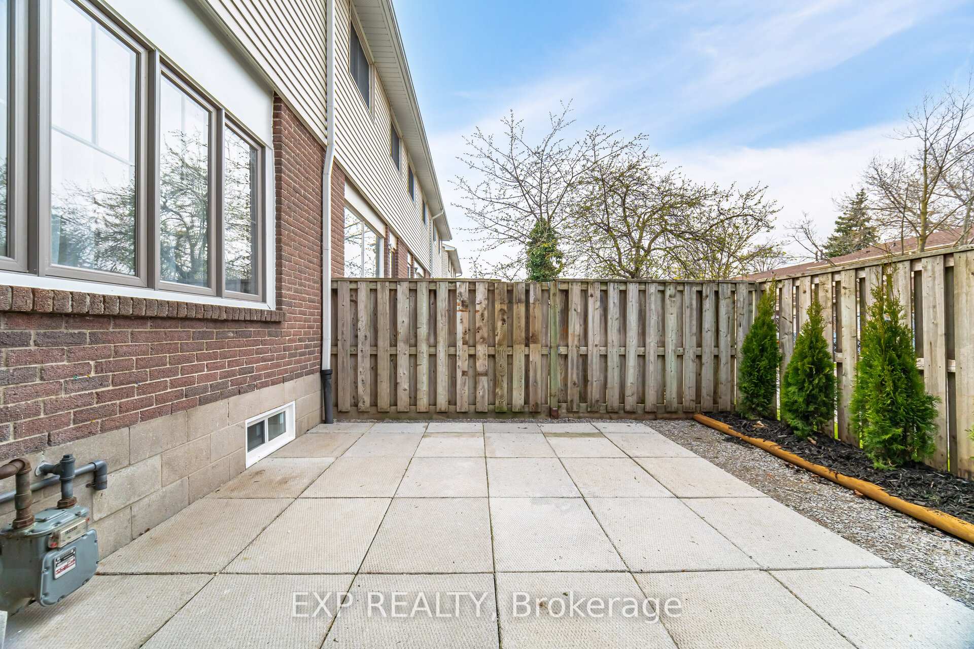 3 Bedrooms Condo at 120 Quigley, Hamilton For sale