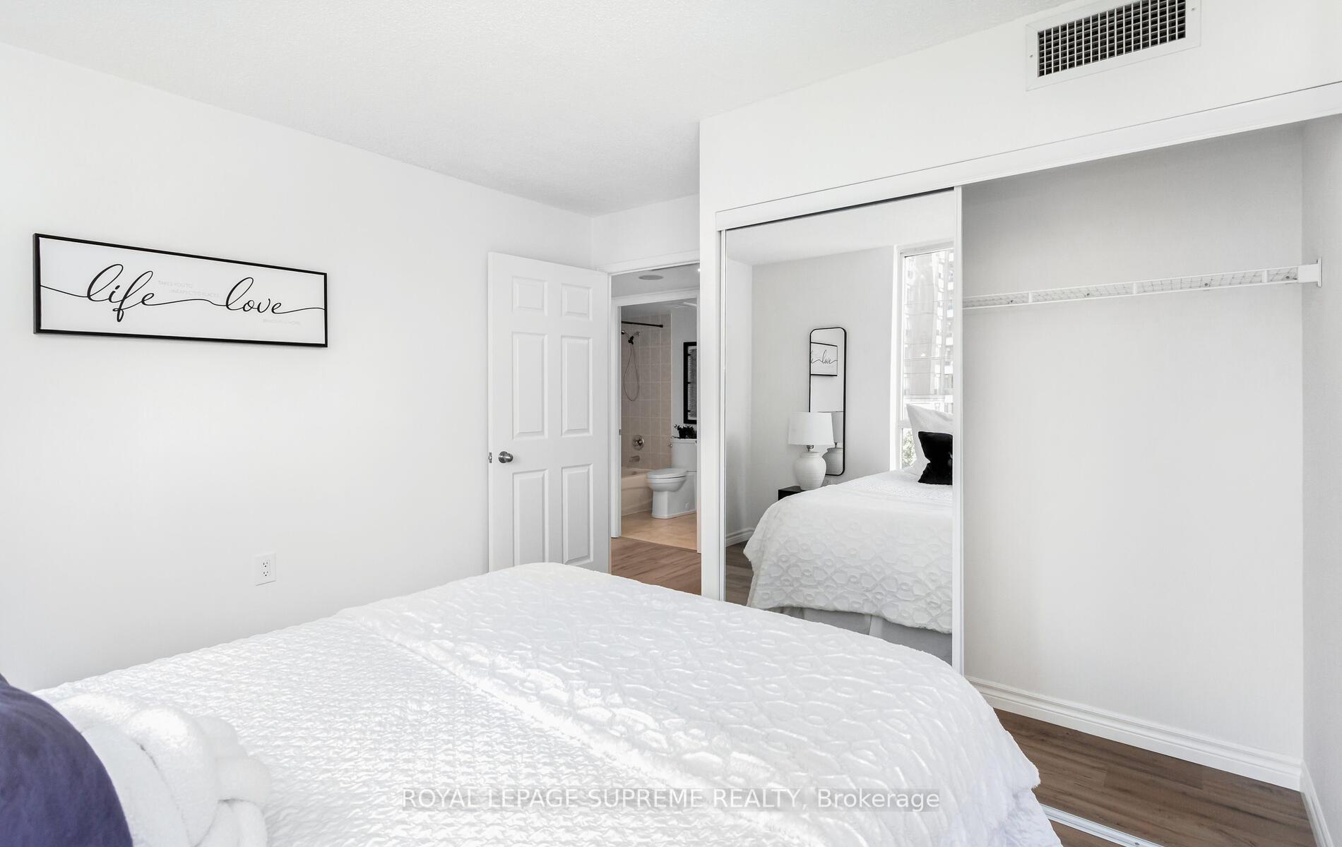 2 Bedrooms Condo at 35 Finch, Toronto For sale