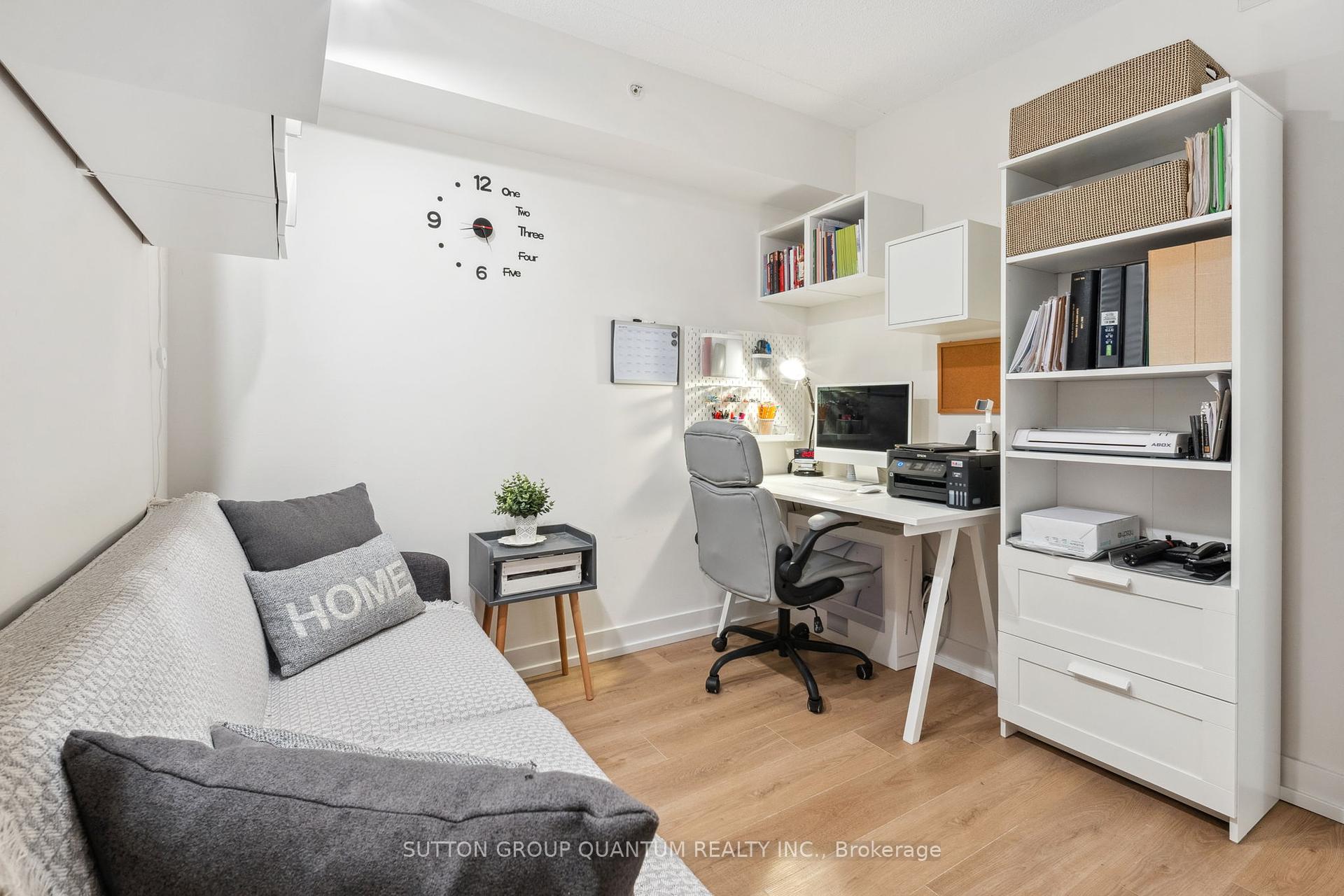 2 Bedrooms Condo at 4003 Kilmer, Burlington For sale