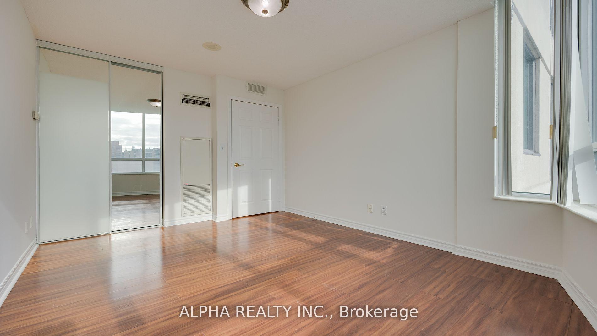 2 Bedrooms Condo at 18 Spring Garden, Toronto For sale