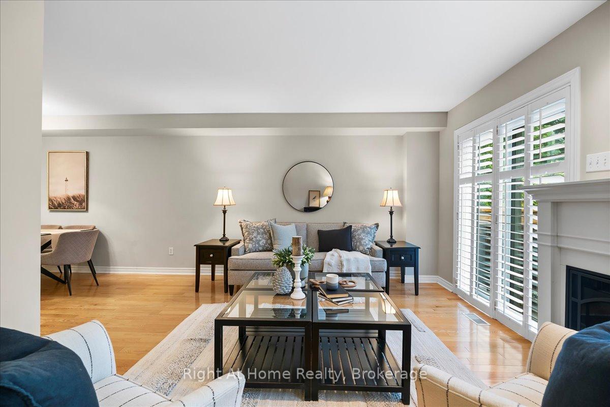 2 Bedrooms Condo at 2250 Rockingham, Oakville For sale