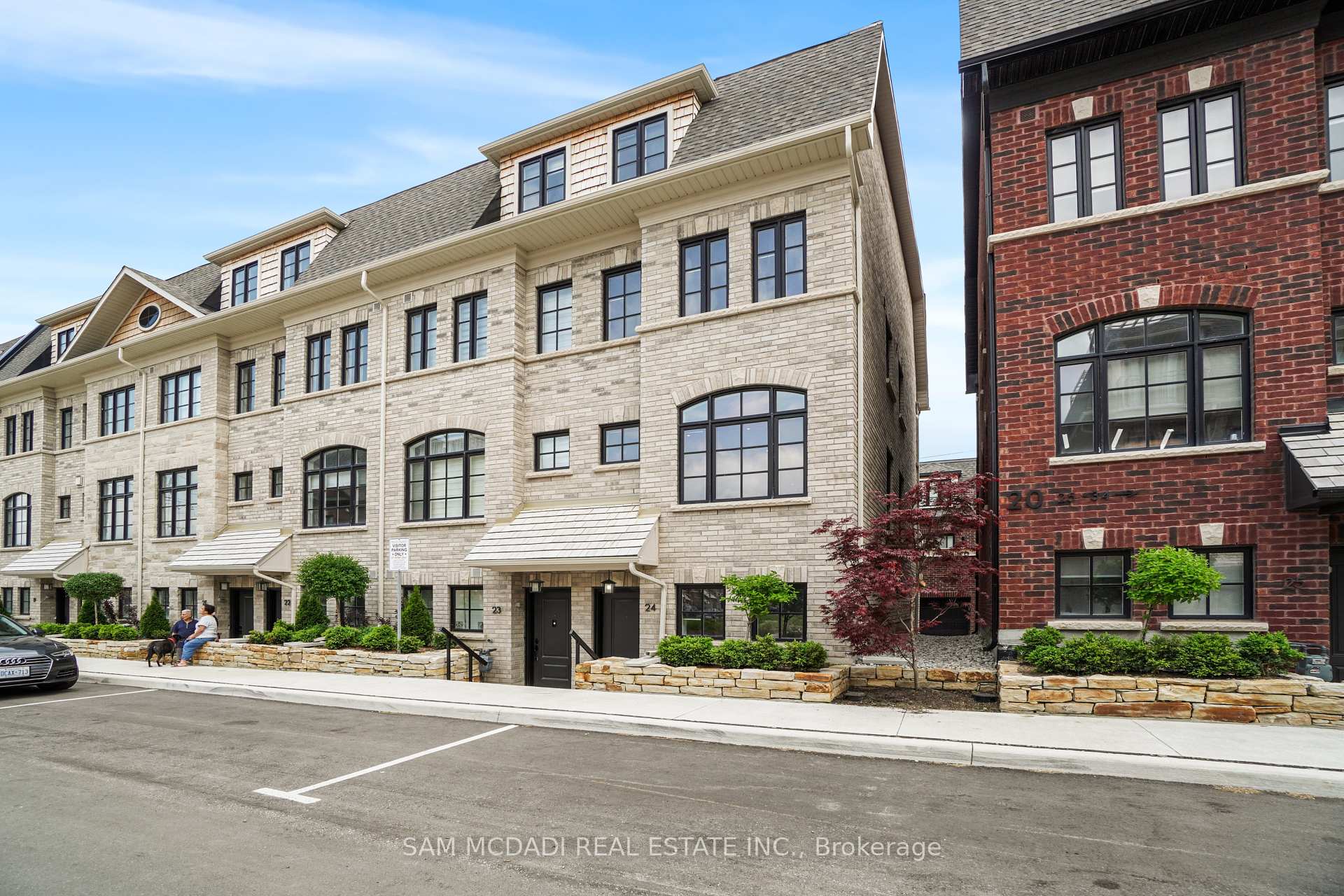 3 Bedrooms Condo at 10 Lunar, Mississauga For sale