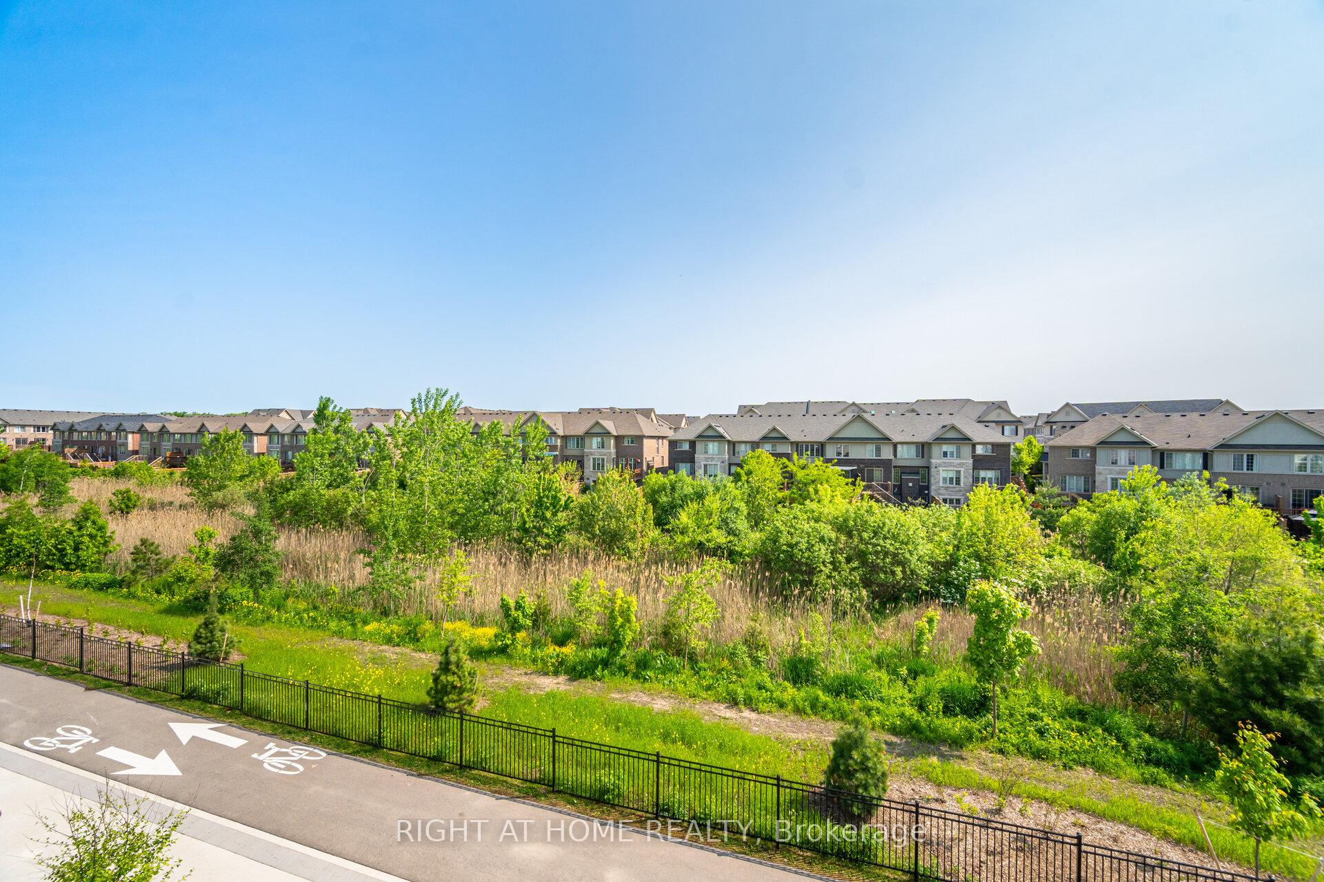 2 Bedrooms Condo at 349 Wheat Boom, Oakville For sale