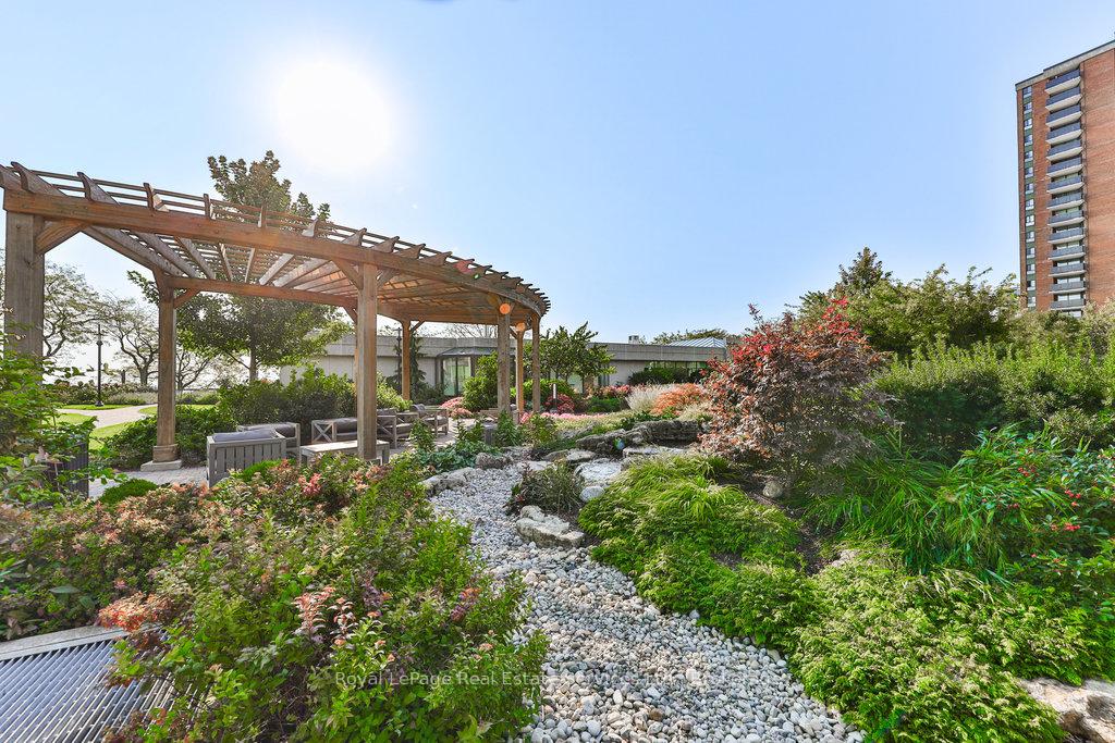 2 Bedrooms Condo at 2170 Marine, Oakville For sale