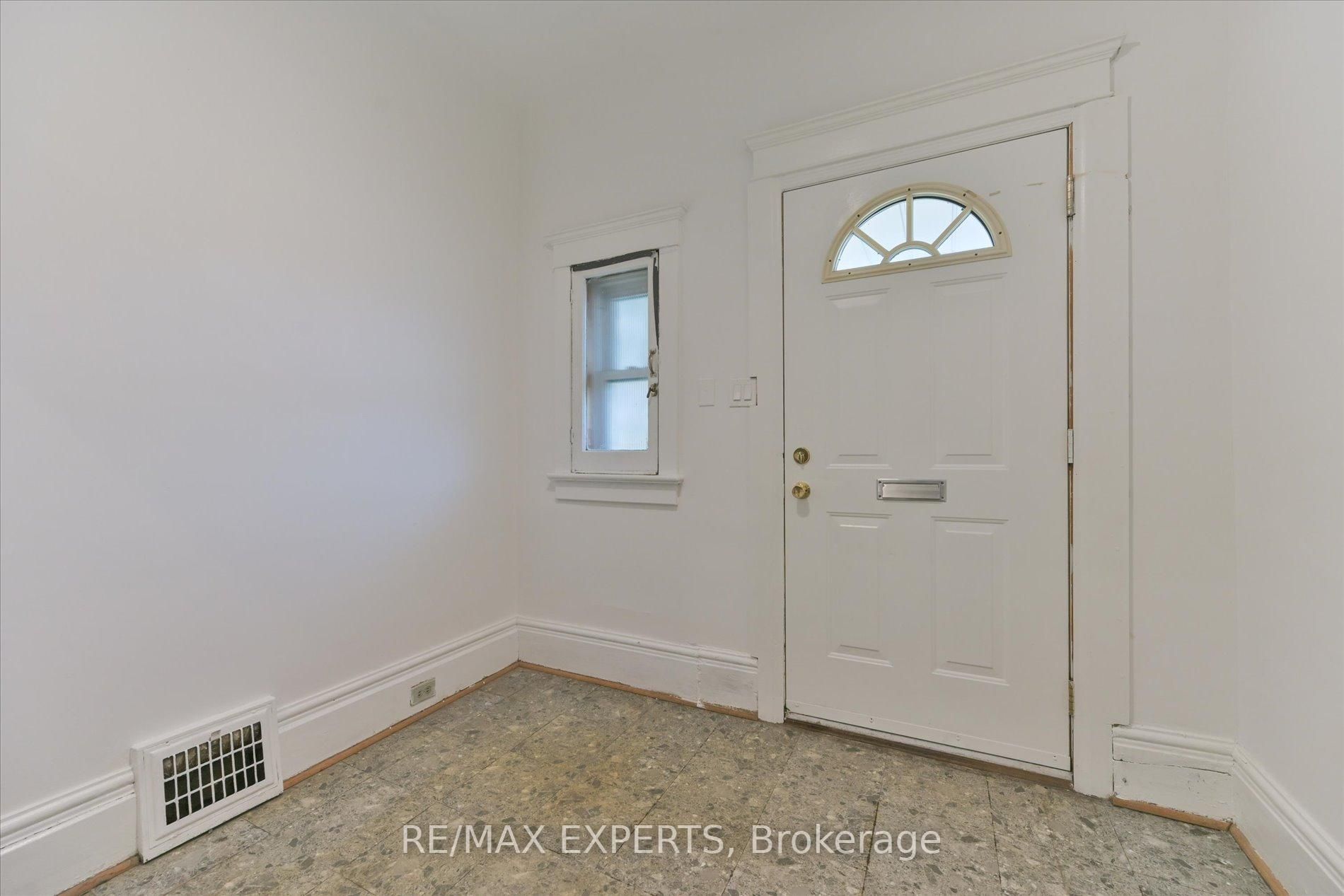 18 Barton Avenue