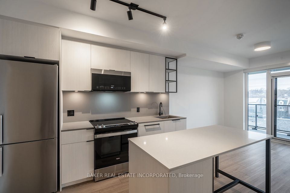 740 Dupont