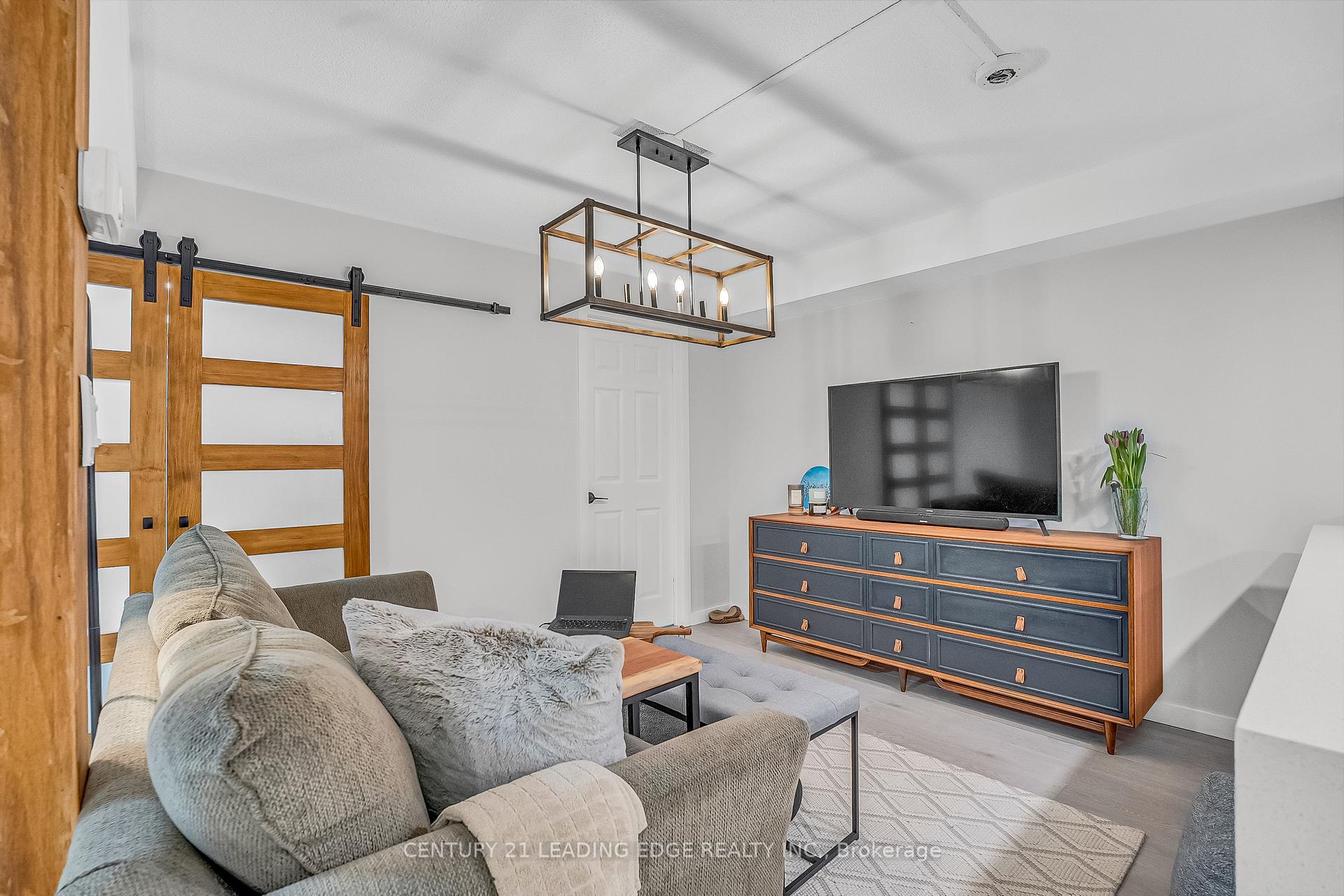 3 Bedrooms Condo at 705 King, Toronto For sale