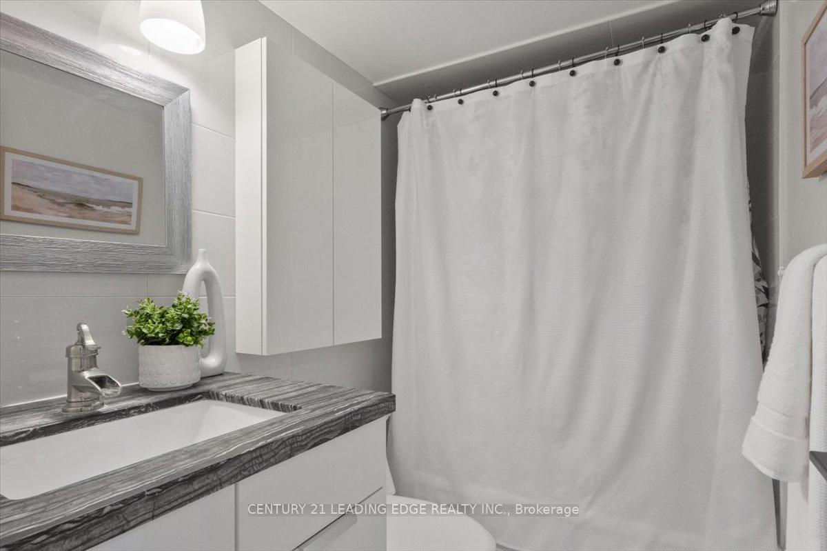 3 Bedrooms Condo at 131 TORRESDALE,  Toronto For sale