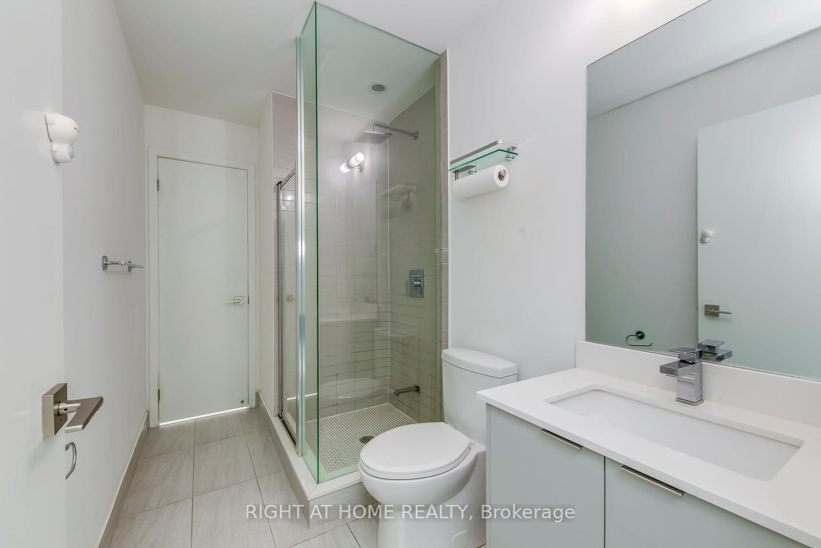 2 Bedrooms Condo at 2916 Highway 7, Vaughan For sale