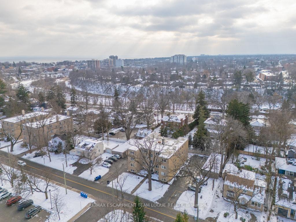 2 Bedrooms Co-op at 288 Reynolds,  Oakville For sale