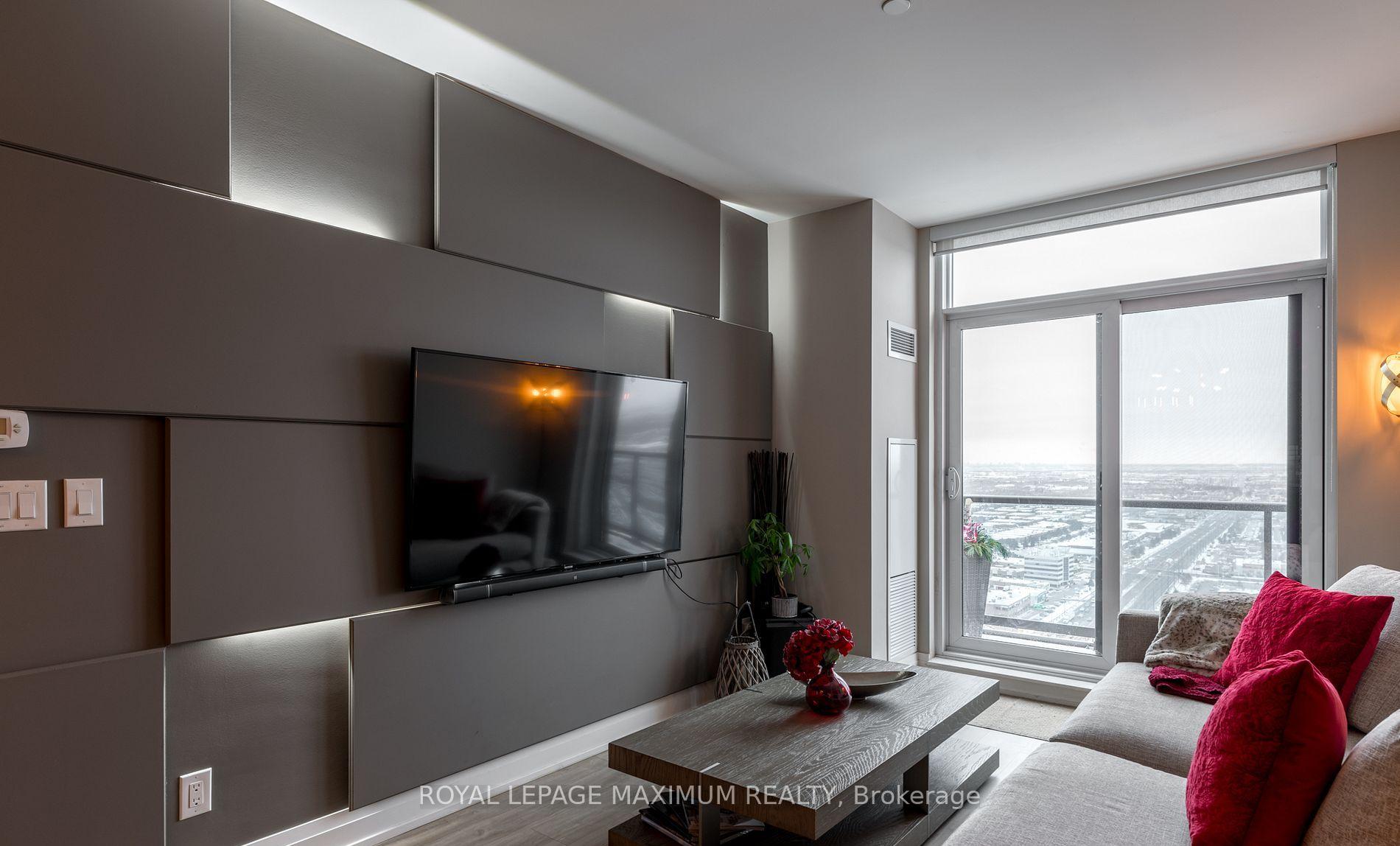 3 Bedrooms Condo at 3700 Highway 7, Vaughan For sale