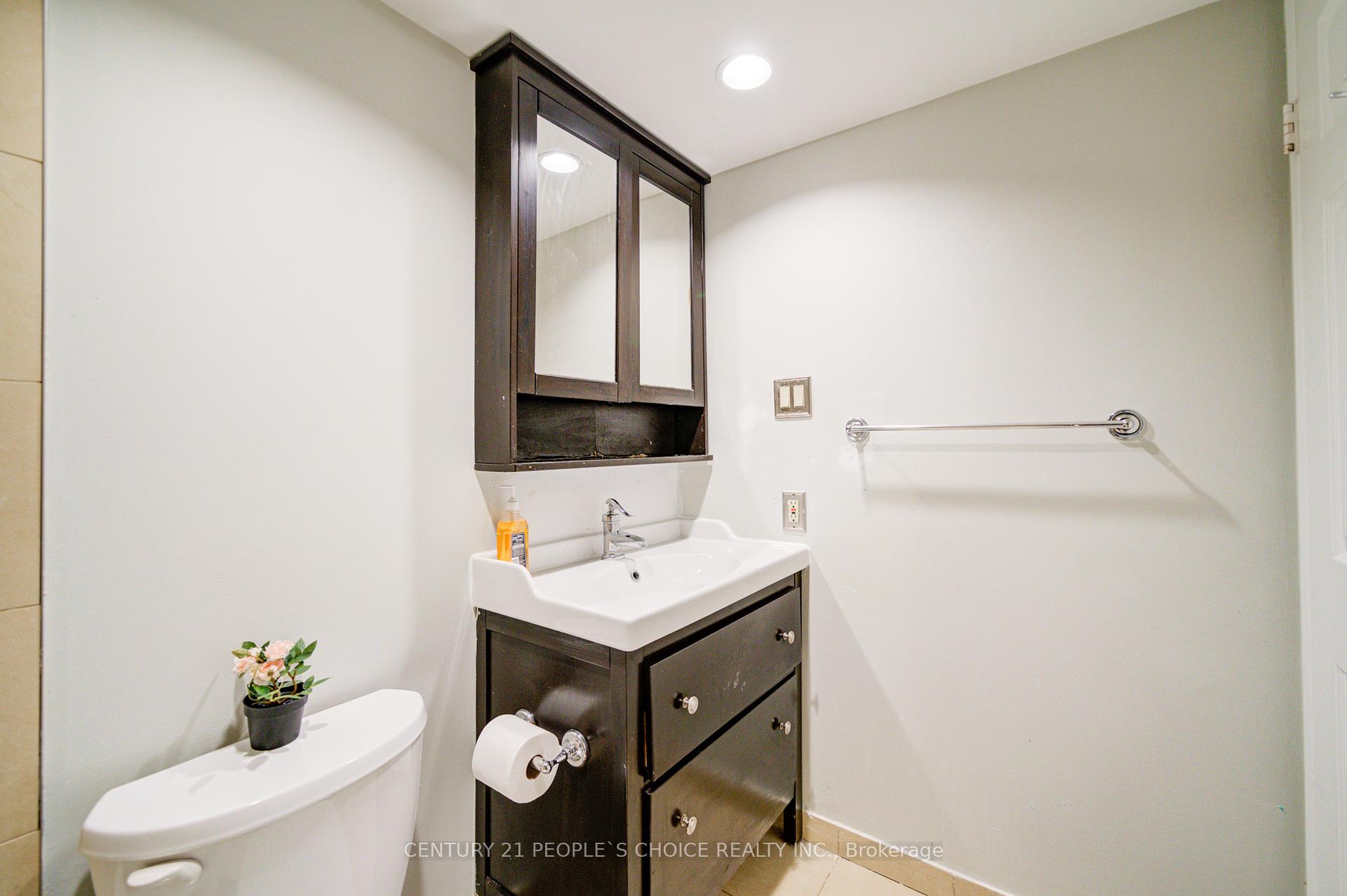 3 Bedrooms Condo at 4460 Tucana, Mississauga For sale