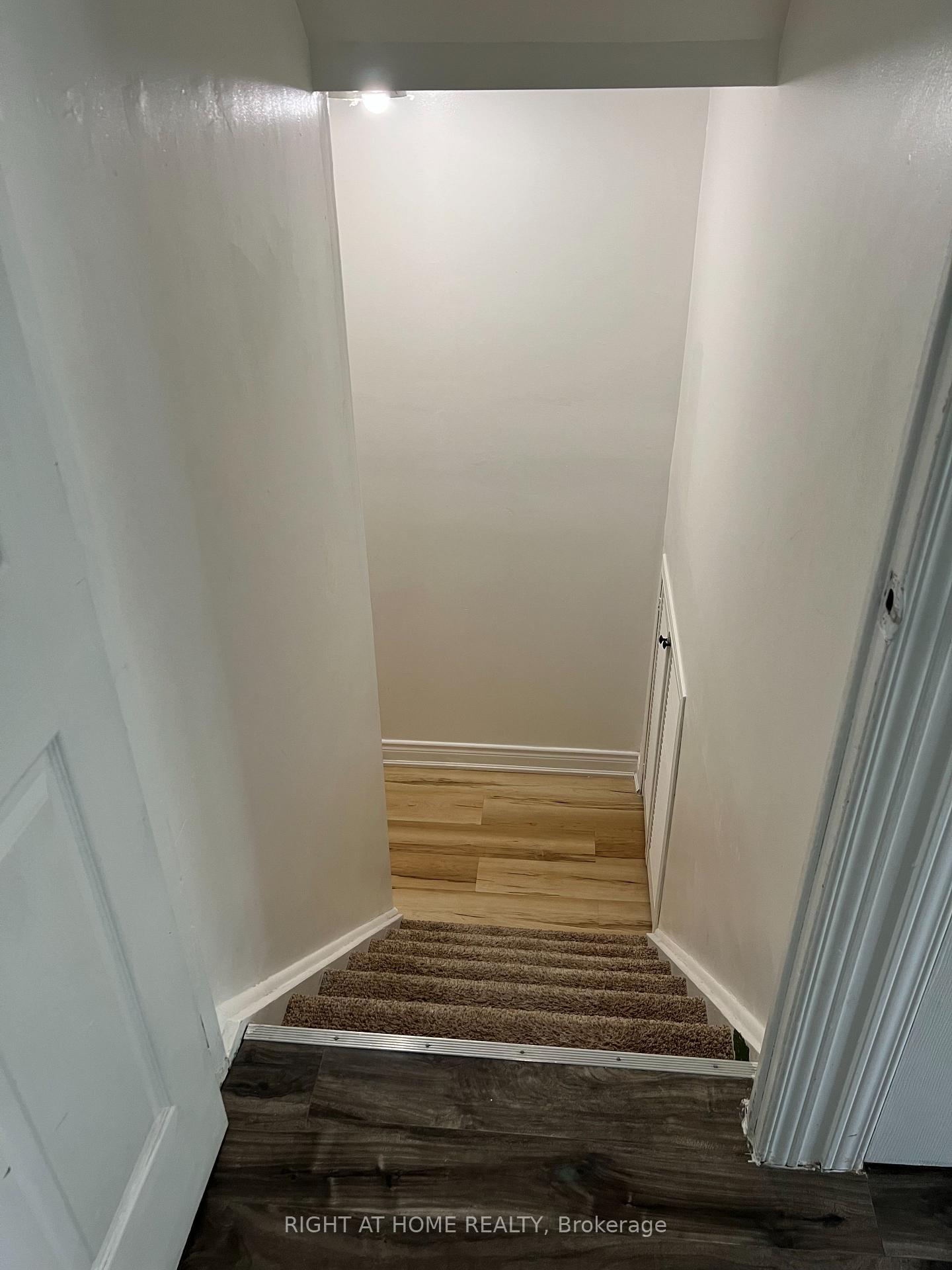 5 Bedrooms Condo at 3040 Constitution, Mississauga For sale