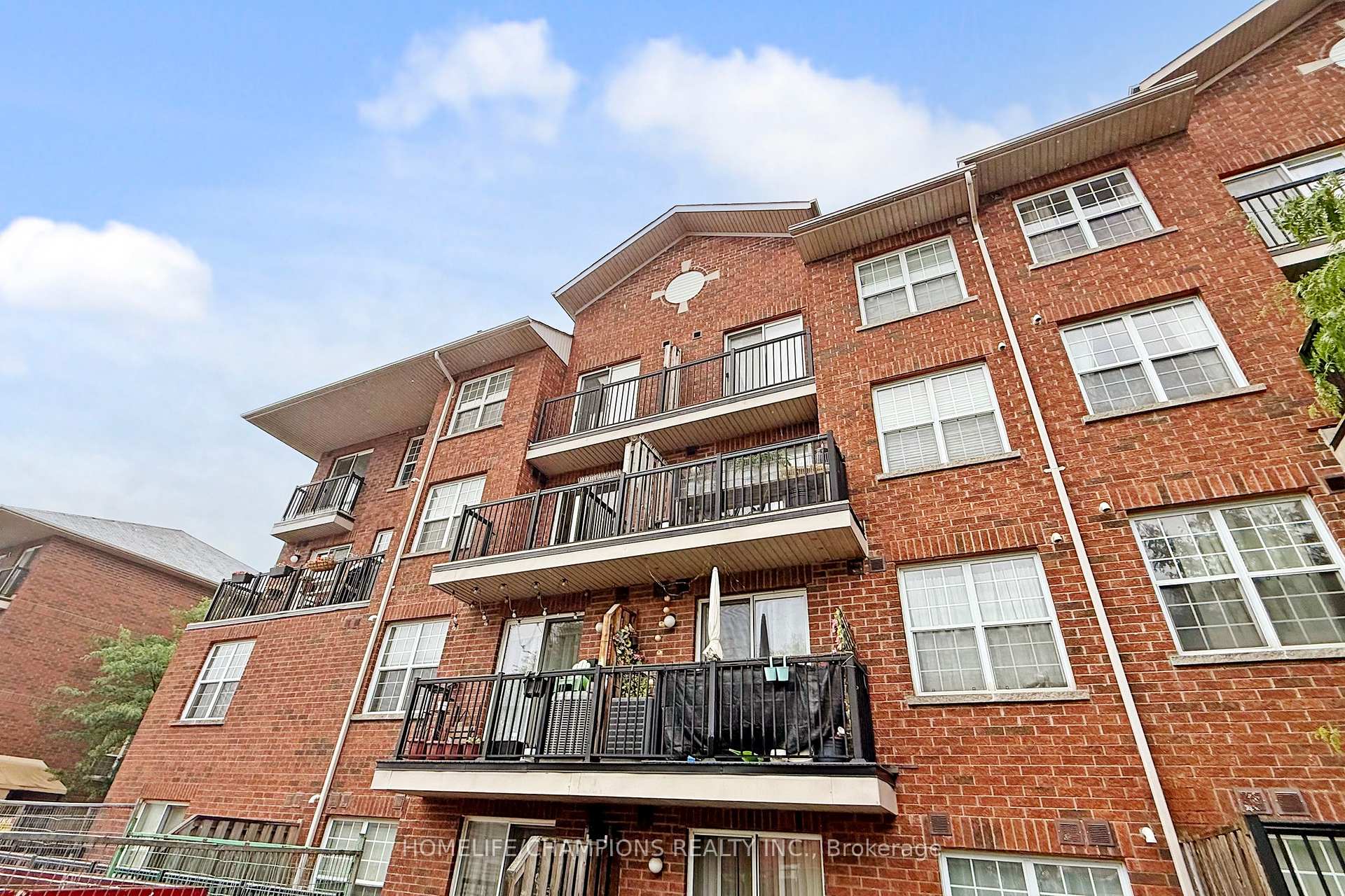 2 Bedrooms Condo at 35 Strangford, Toronto For sale
