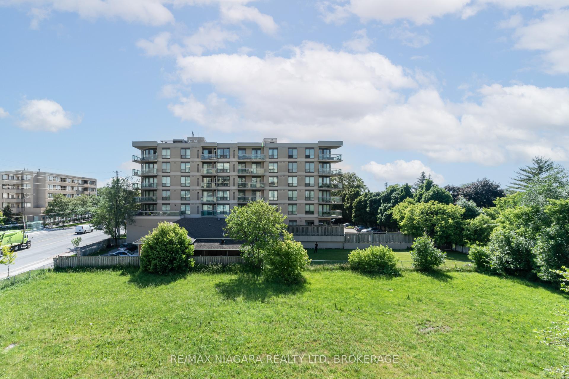 2 Bedrooms Condo at 872 Sheppard, Toronto For sale