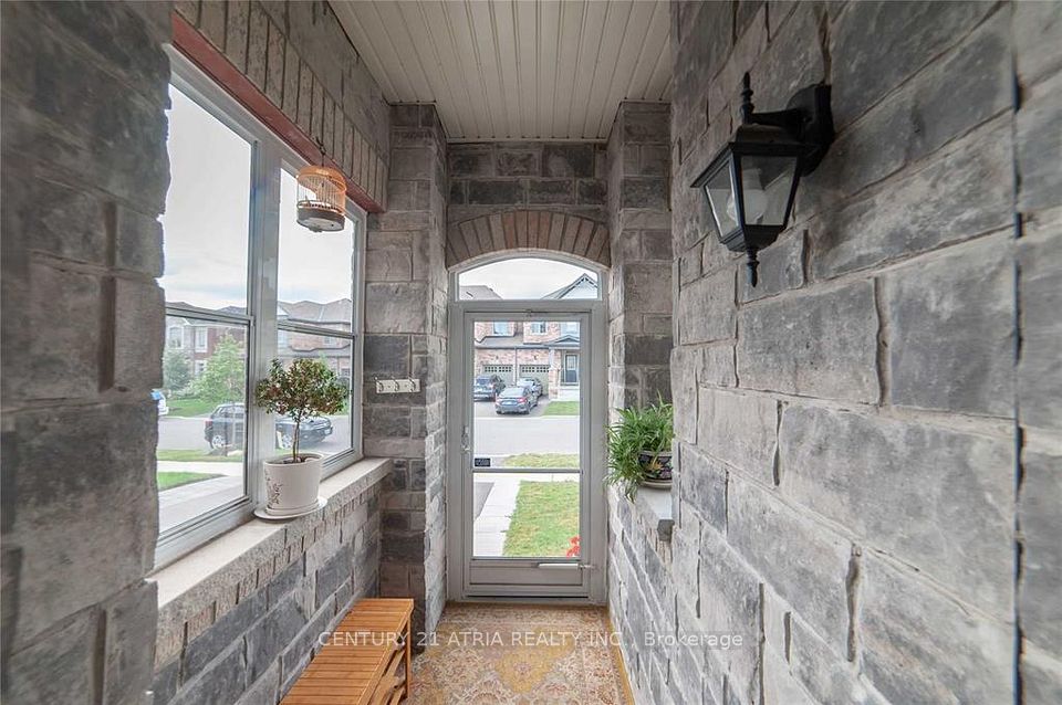 58 Mondial Crescent, East Gwillimbury, ON L9N 0S2