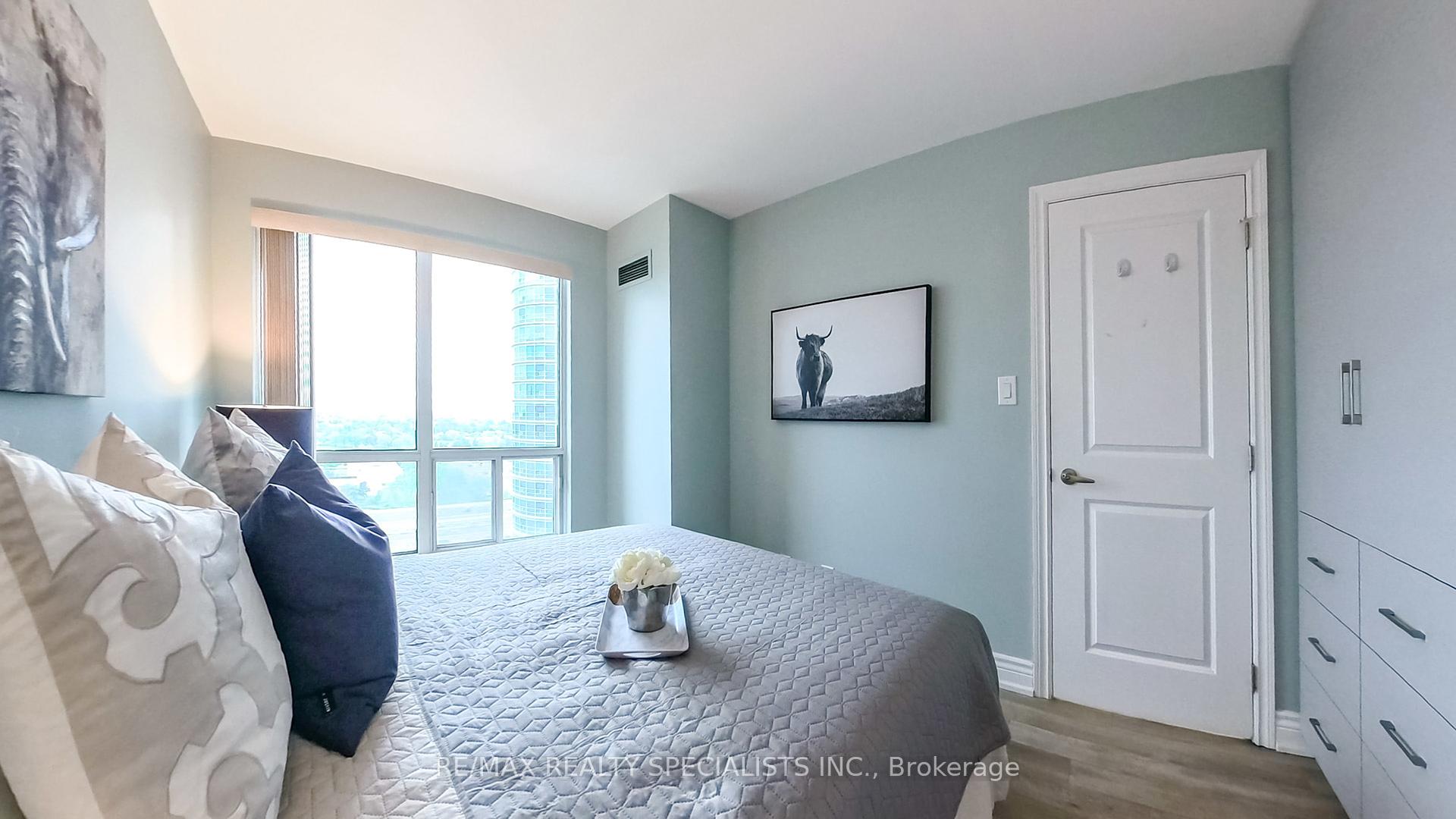 1 Bedroom Condo at 8 LEE CENTRE, Toronto For sale