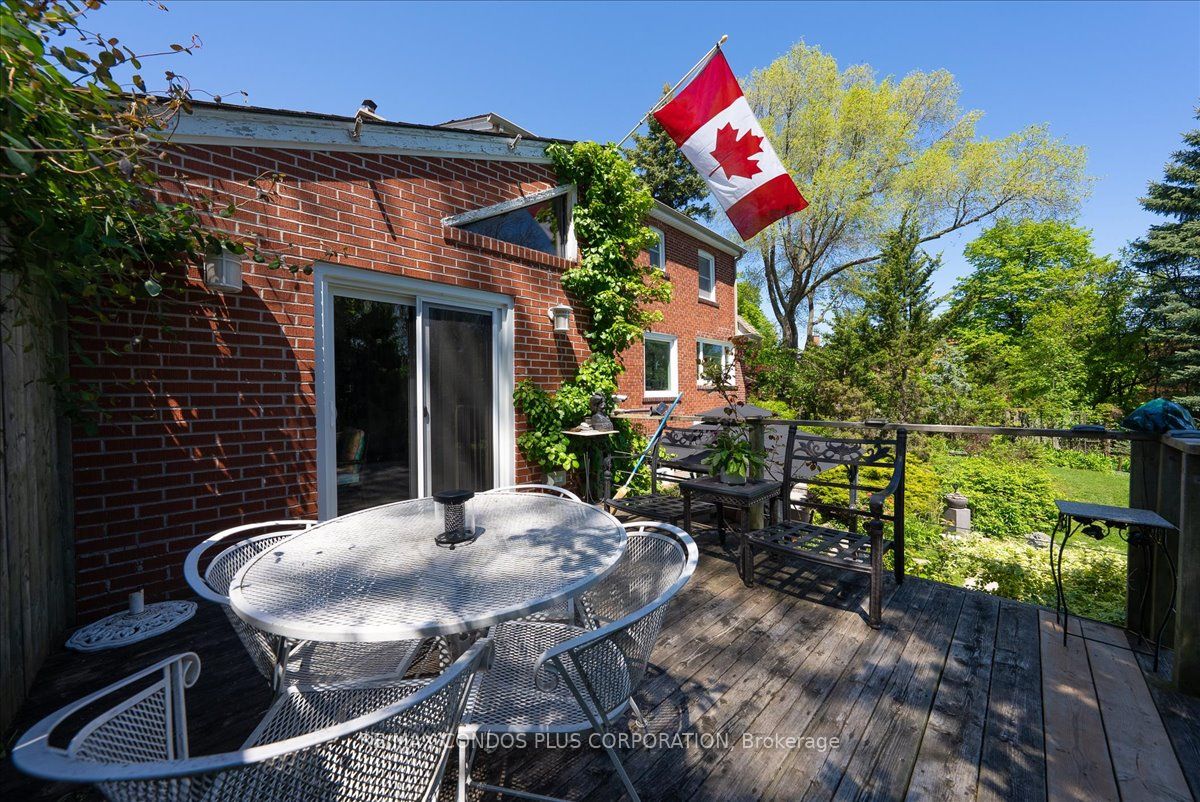 11 Ridgemoor Avenue