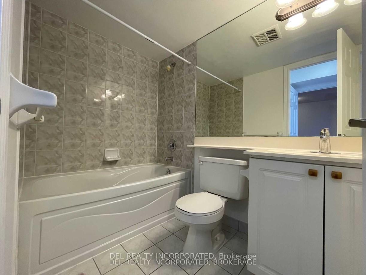 3 Bedrooms Condo at 3888 Duke of York, Mississauga For sale