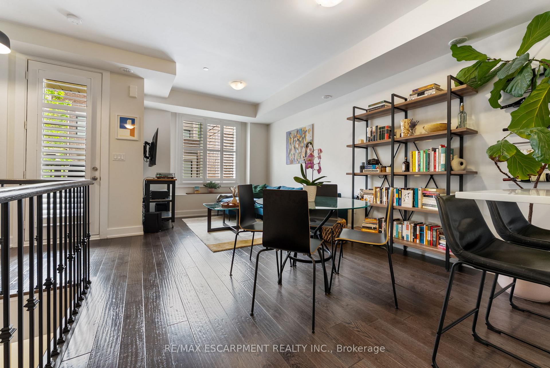 2 Bedrooms Condo at 6 Drummond, Toronto For sale