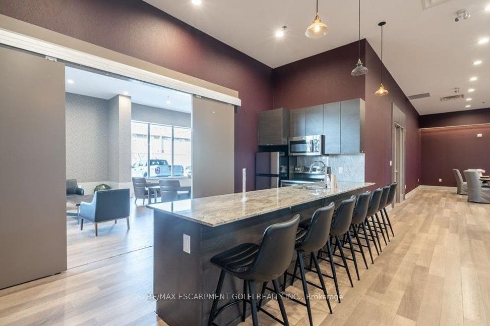 550 North Service Road, #404