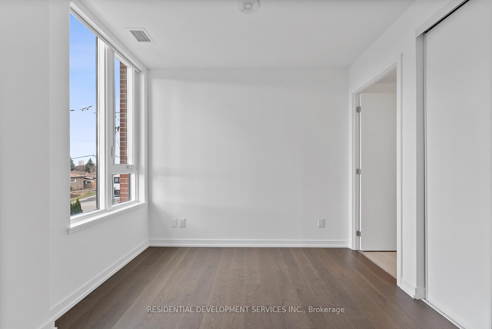 4 Bedrooms Condo at 15 Maryport,  Toronto For sale