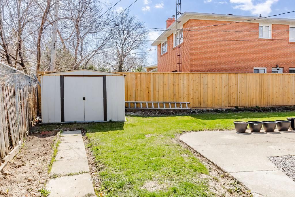 174 Silverstone Drive, Toronto, ON M9V 3G9