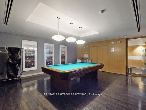 2 Bedrooms Condo at 225 Webb, Mississauga For sale