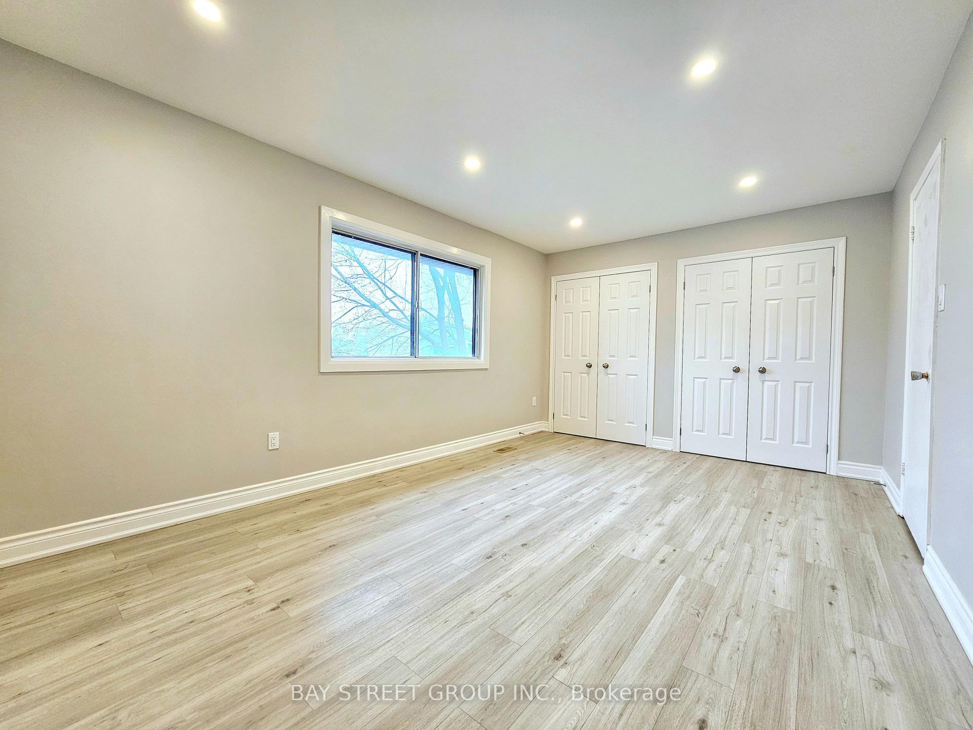 3 Bedrooms Condo at 2779 Gananoque, Mississauga For sale
