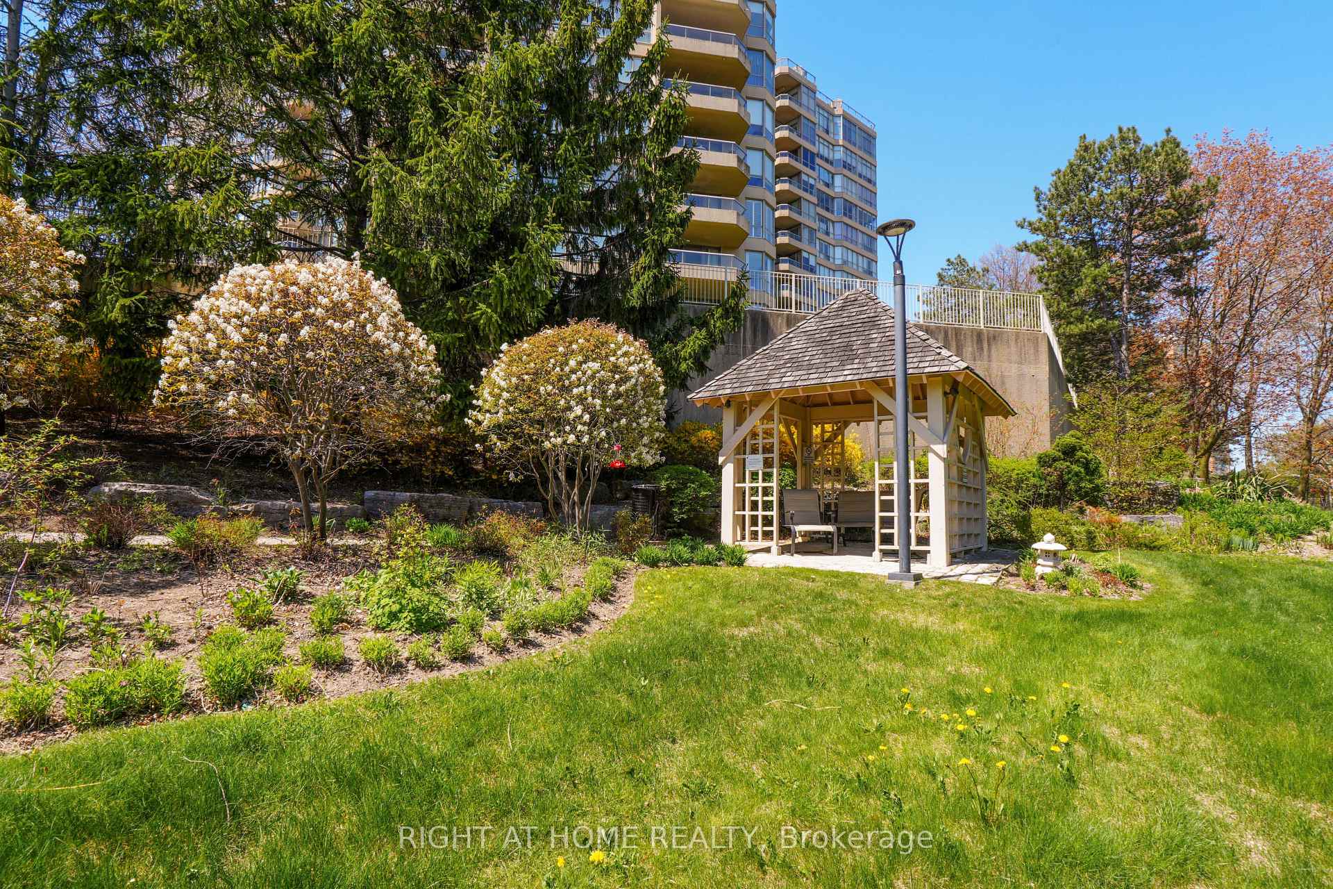 3 Bedrooms Condo at 20 Guildwood, Toronto For sale