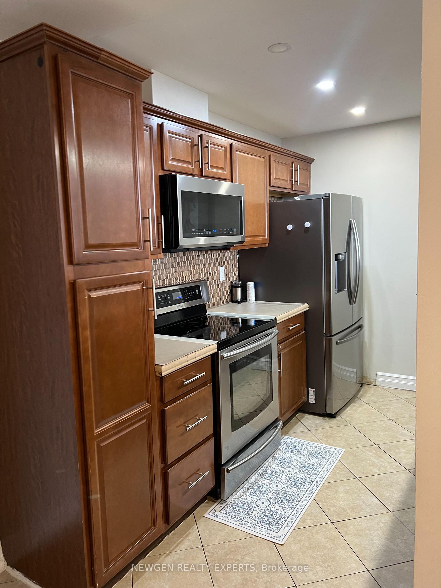 3 Bedrooms Condo at 550 Webb, Mississauga For sale