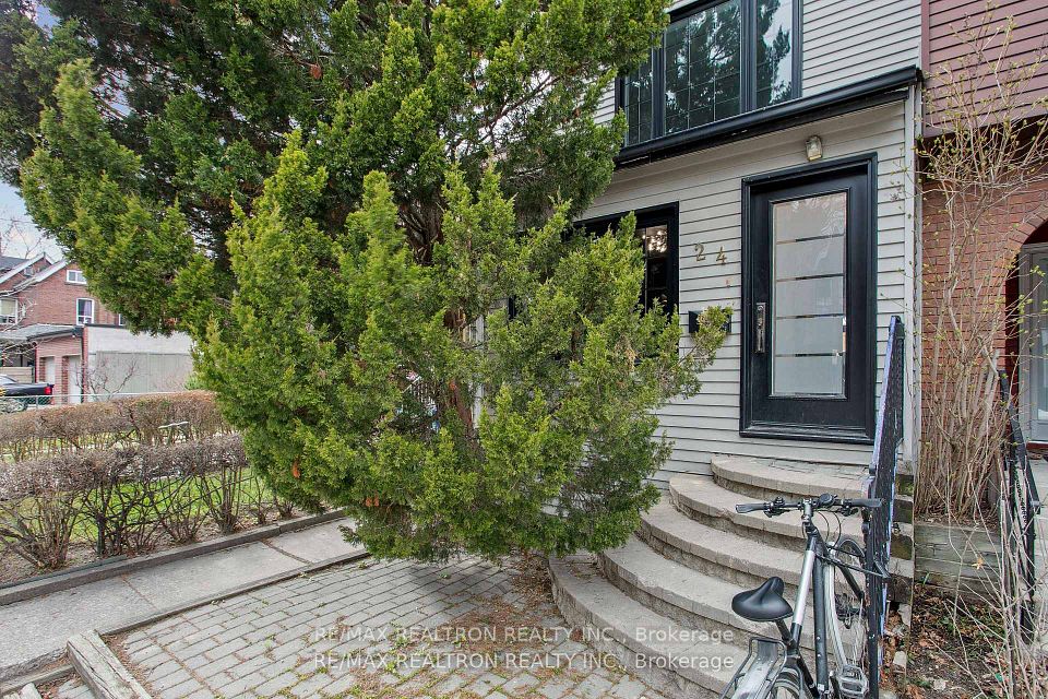 24 Marion Street, Toronto, ON M6R 1E5