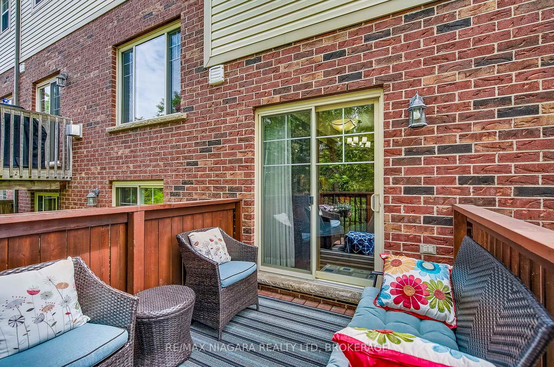 3 Bedrooms Condo at 5 Liddycoat, Hamilton For sale