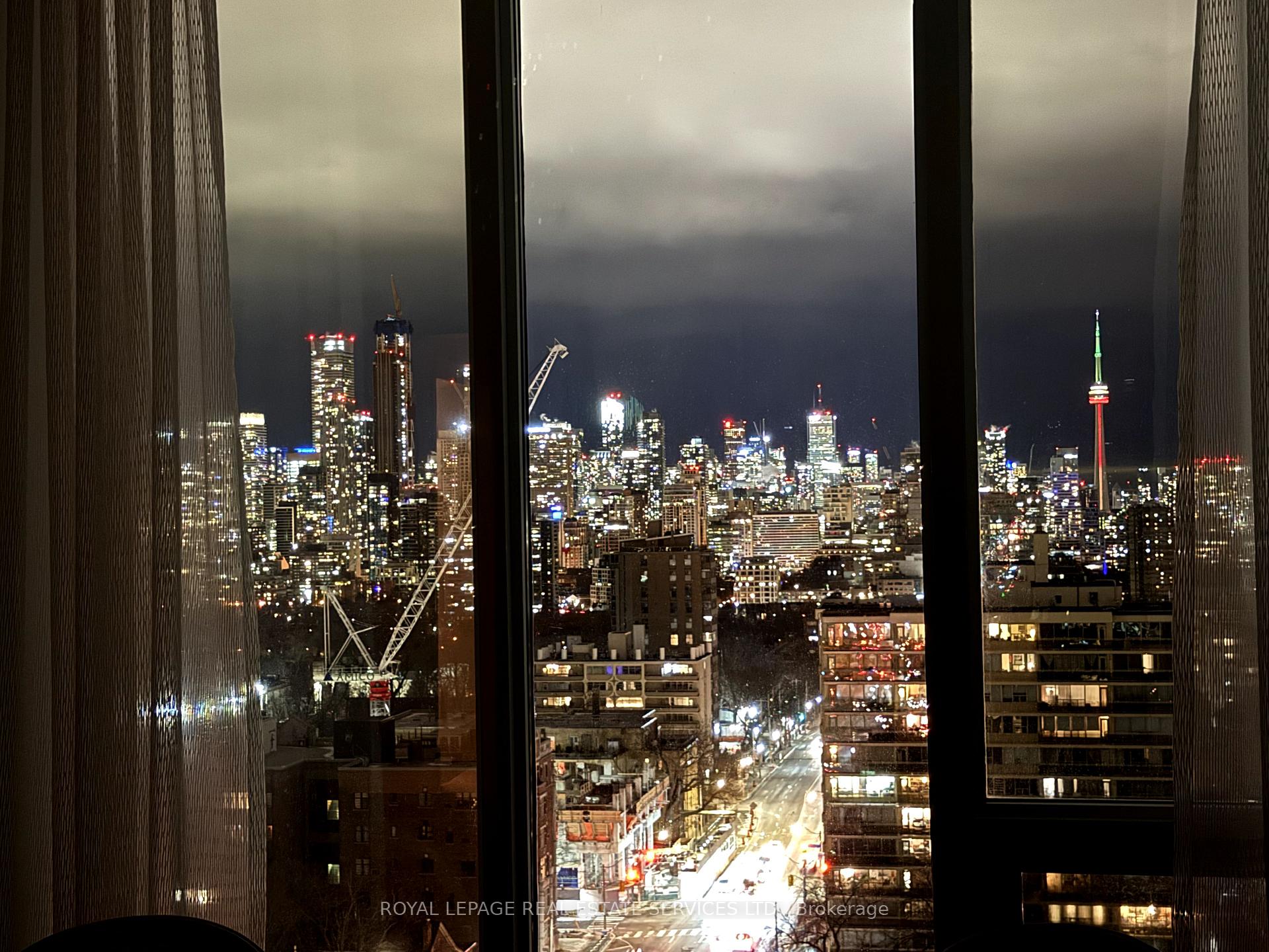3 Bedrooms Condo at 155 St Clair,  Toronto For sale