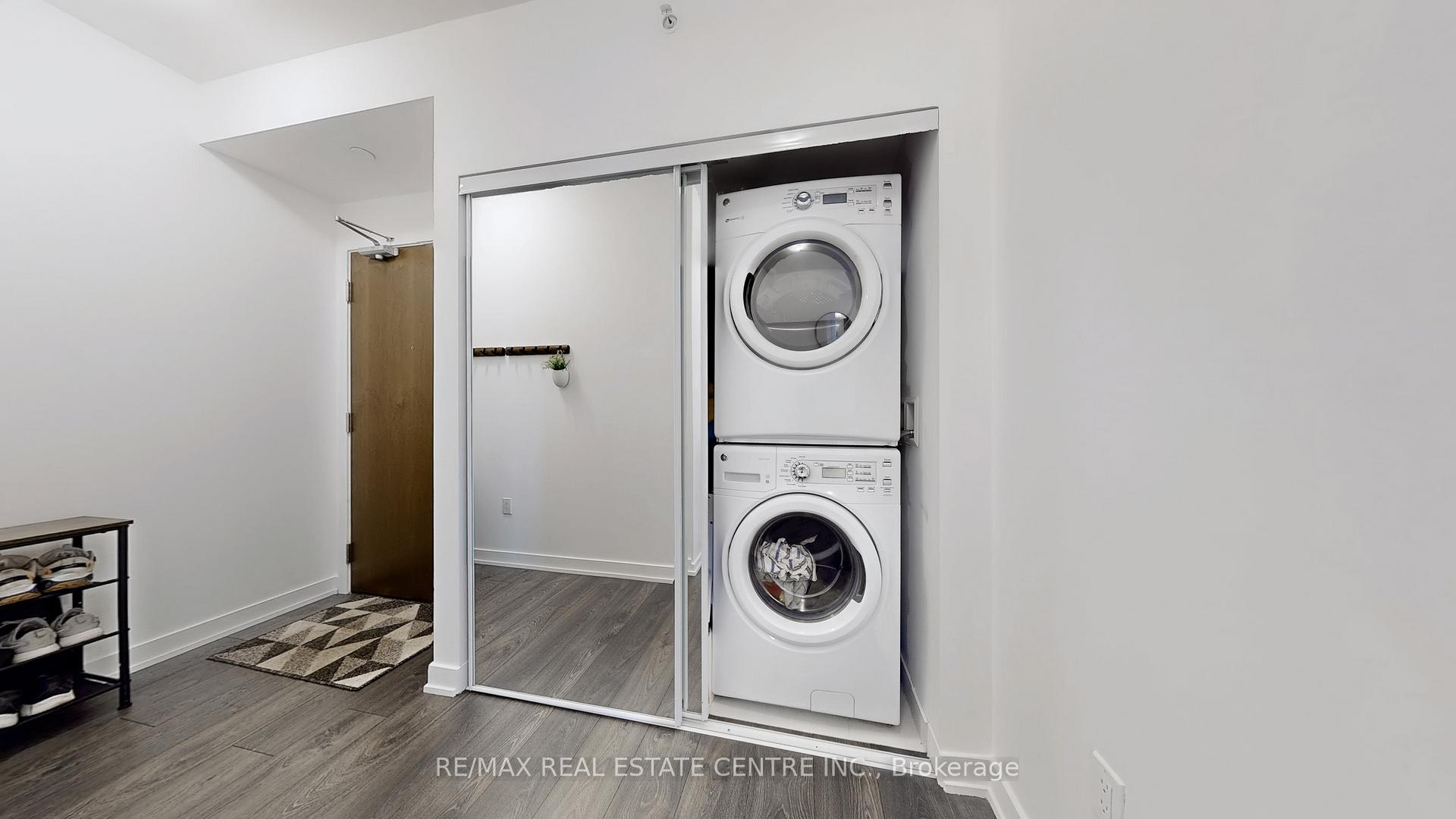 2 Bedrooms Condo at 38 Iannuzzi,  Toronto For sale