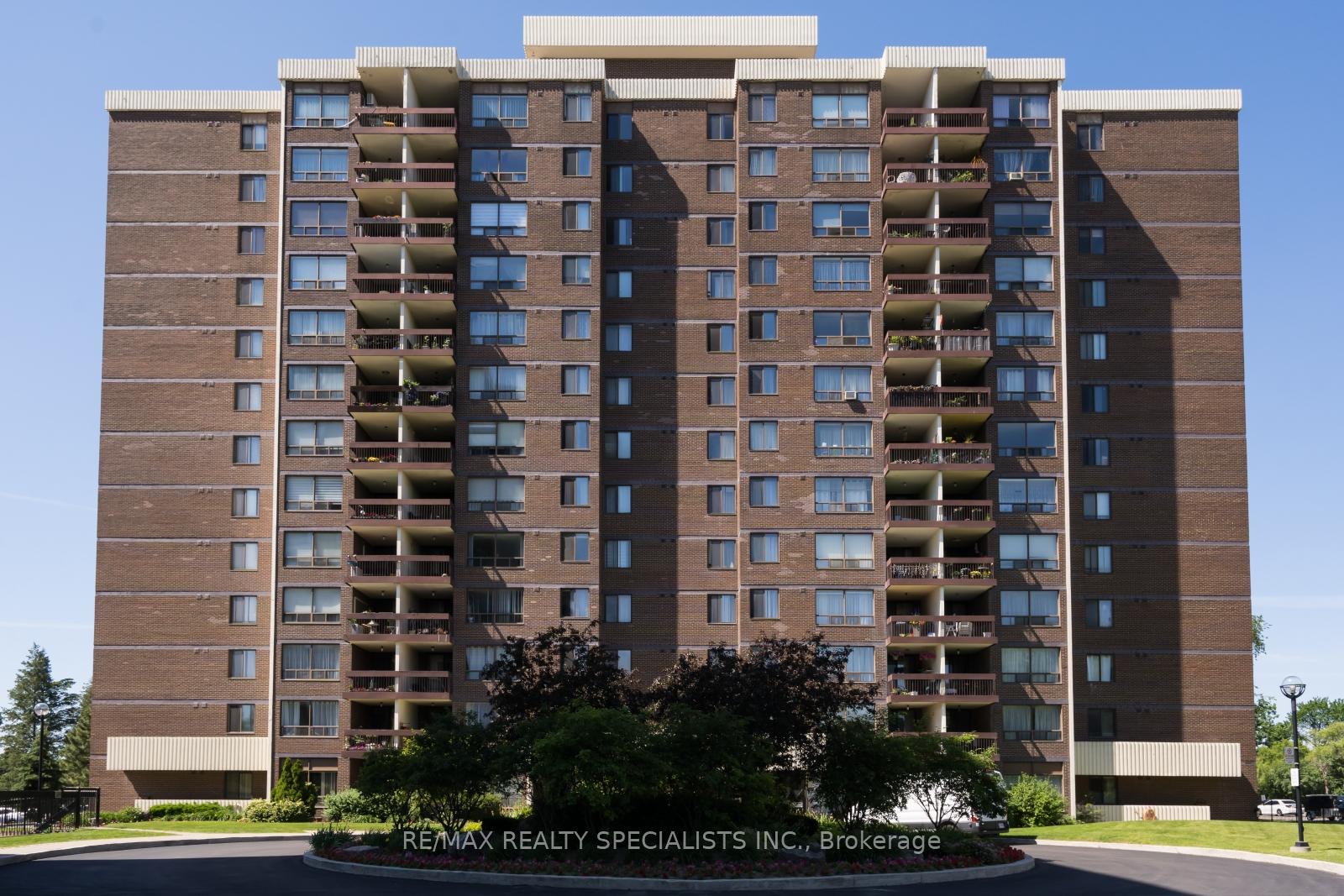 3 Bedrooms Condo at 2556 Argyle, Mississauga For sale